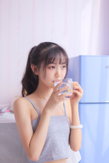 丰满的嫂子